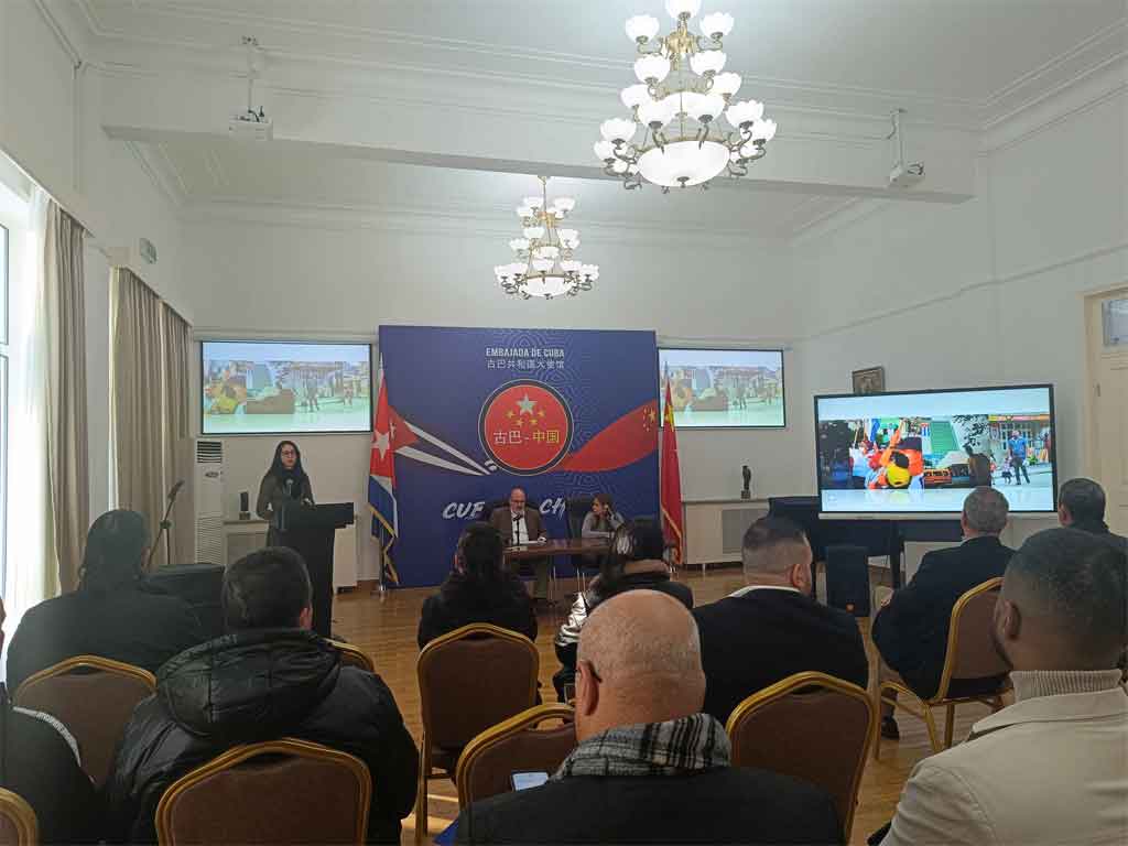 Cubanos residentes en China fomentan vínculos con la isla