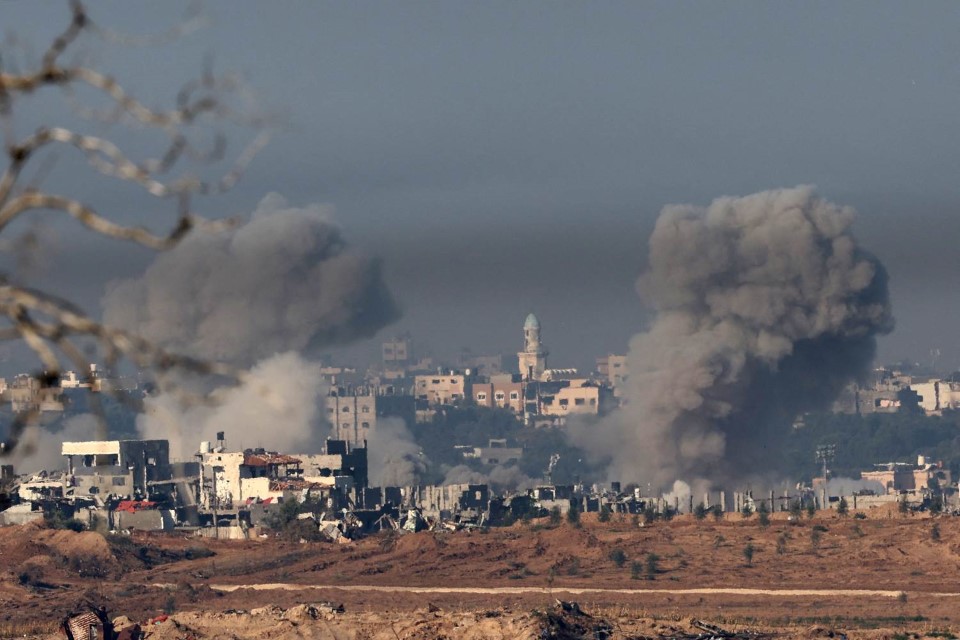 Fuerzas israelíes atacan barrios y hospitales en sitiada Gaza