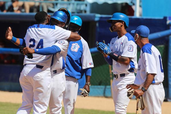 Industriales aseguró cupo a semifinal en liga cubana de béisbol