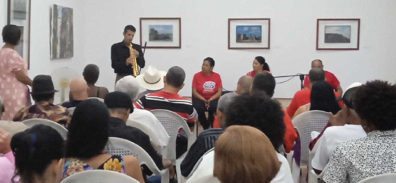 Intercambian dirigentes políticos y gubernamentales de Granma con representantes de la vanguardia artística del territorio.