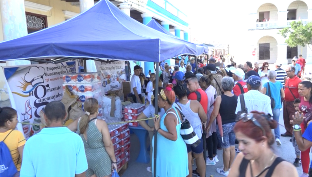 Realiza colectivo de mipyme manzanillera expoferia por aniversario 65 de la revolución cubana.