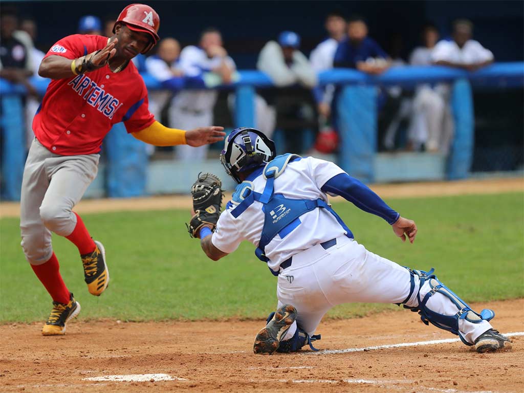 Artemisa por completar caza de leones en semifinal de béisbol cubano