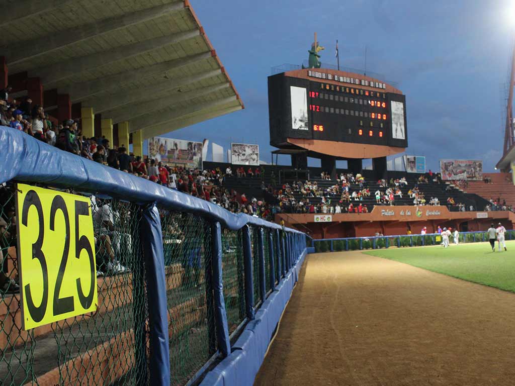 Cazadores por abrazo ante favorito en final beisbolera cubana (+Foto)
