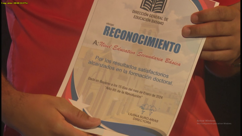 Reconocen a destacados investigadores en el día de la ciencia cubana.