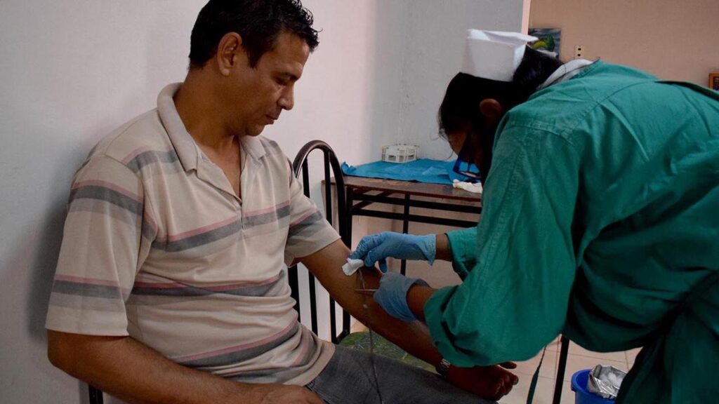 Donan sangre sindicalistas granmenses en saludo al aniversario 85 de la CTC