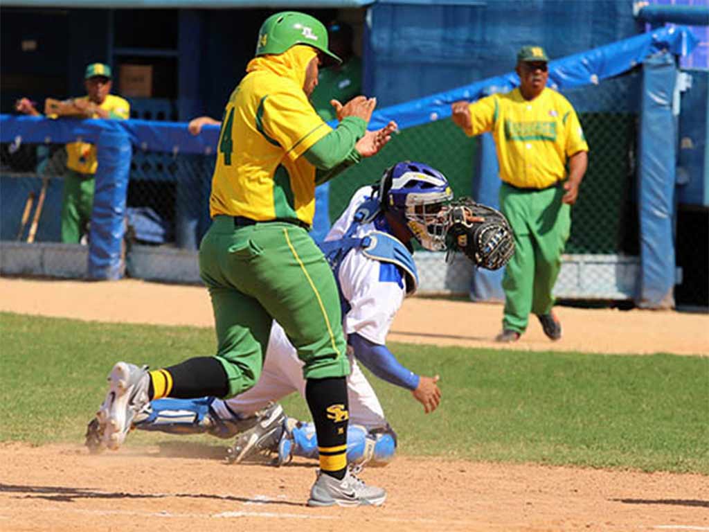 Líderes exponen invicto en serie nacional cubana de béisbol