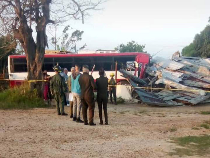 Accidente de tránsito ocasiona un fallecido y cuatro lesionados (+Video)