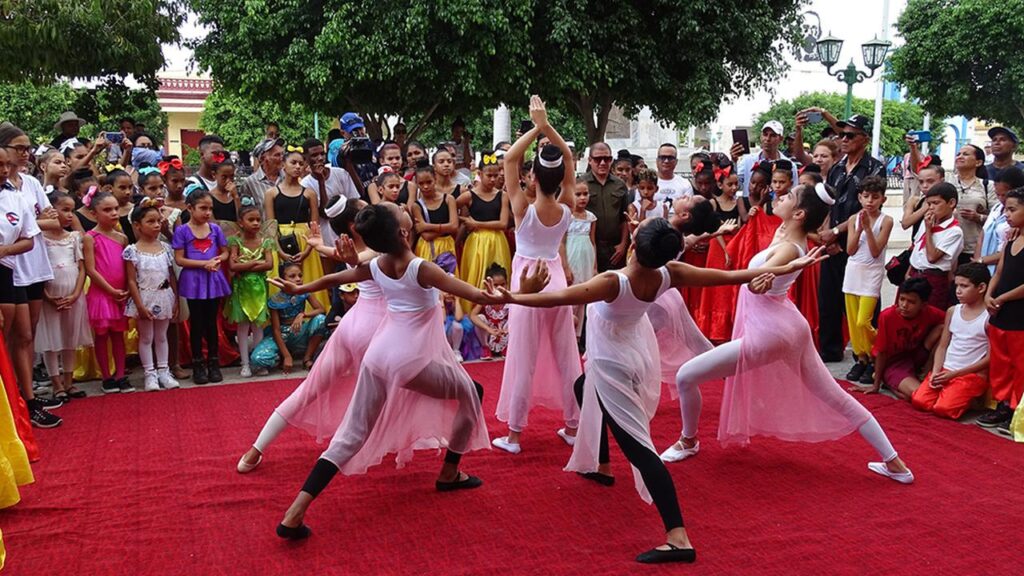 Inicia jornada por el Día Internacional de la Danza en Granma (+ audio, fotos y video)