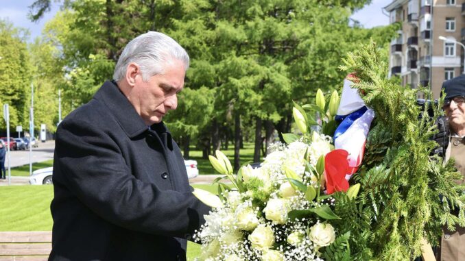 Díaz-Canel rinde honores a Fidel Castro en Moscú (+fotos)