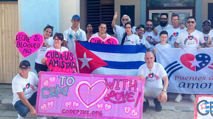 Puentes de Amor con donación solidaria a centros de salud en Cuba (+ fotos)