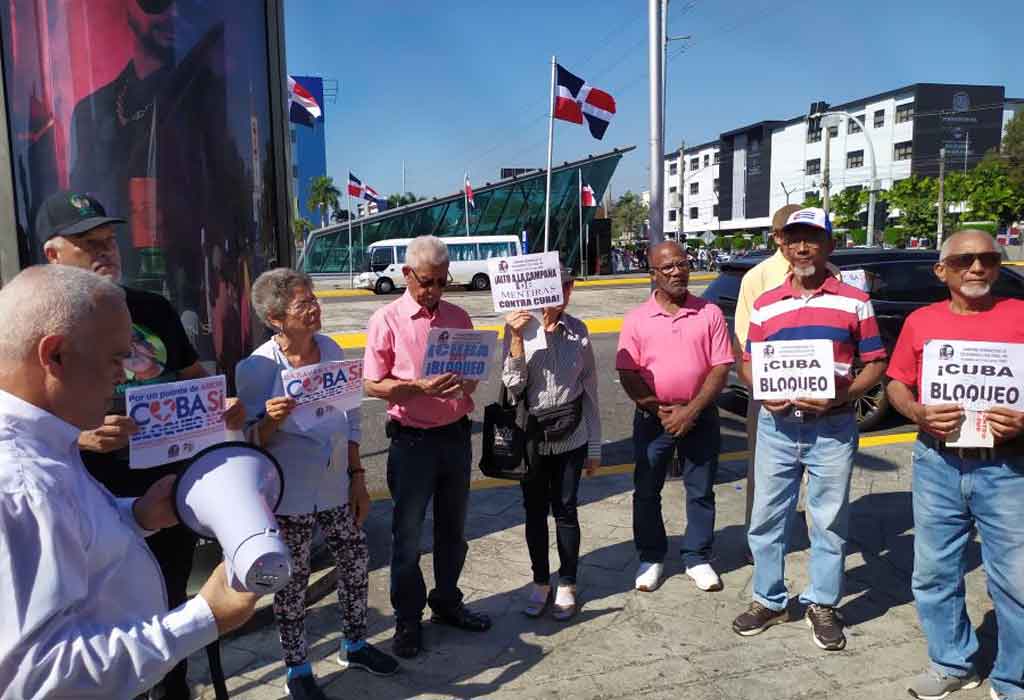 Dominicanos exigen a EEUU retire a Cuba de su lista terrorista (+Foto)