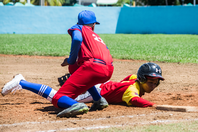 Granma estrena con nocaut hexagonal final del béisbol pioneril