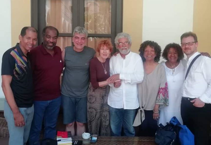 La poesía salva y tiende puentes en Cuba