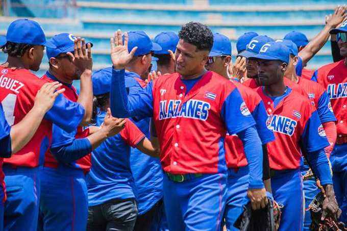 Alazanes trotaron en Campechuela y escalan al segundo lugar