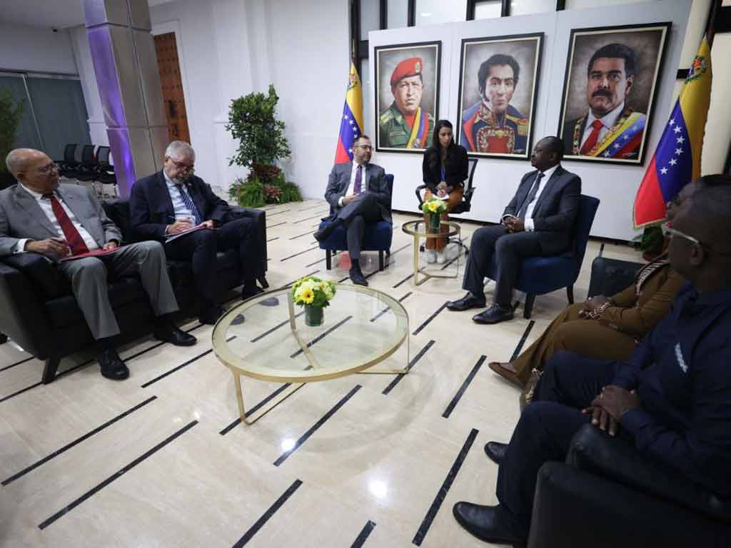 A todo tren termina campaña electoral presidencial en Venezuela (+Foto)