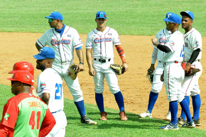 Alazanes deslucen en estreno del play off semifinal