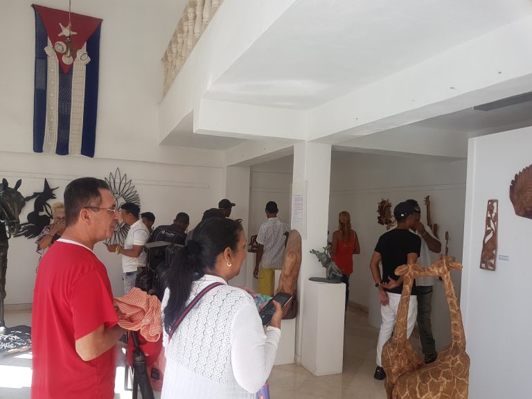 Inauguran expo colectiva en sede granmense de la Acaa