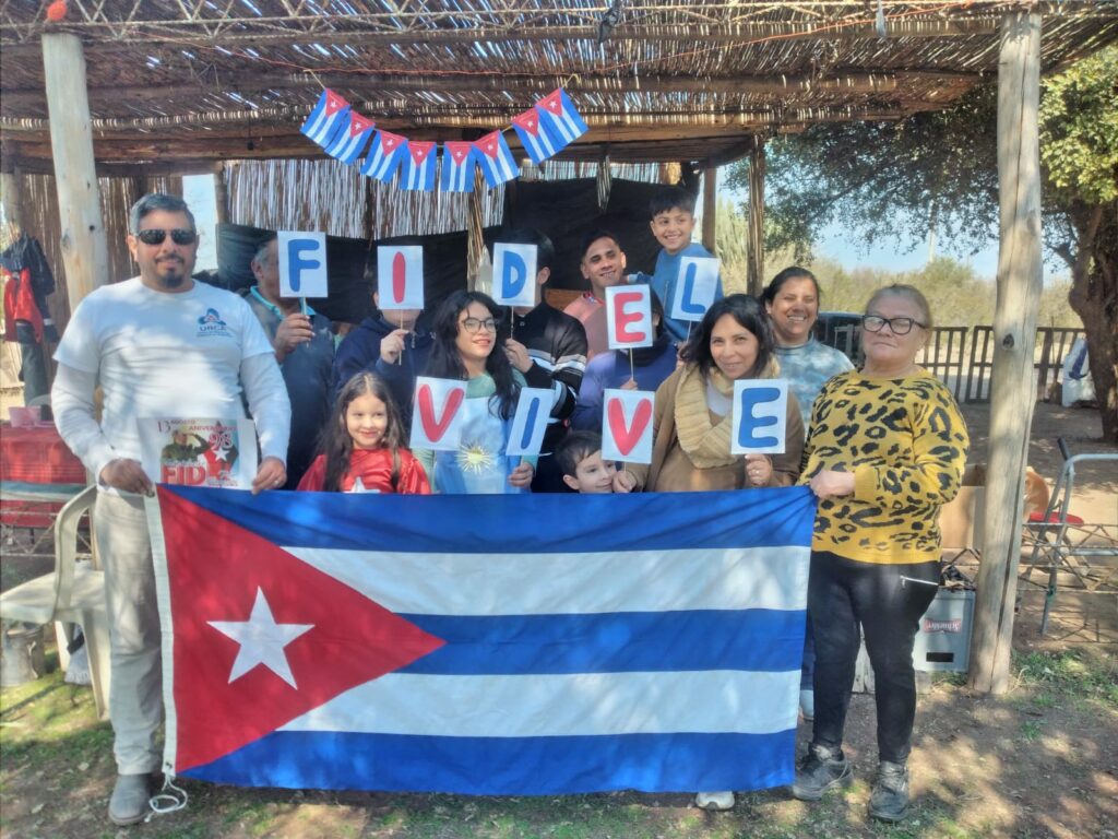 Cubanos en Argentina resaltan ejemplo de Fidel Castro (+Fotos)