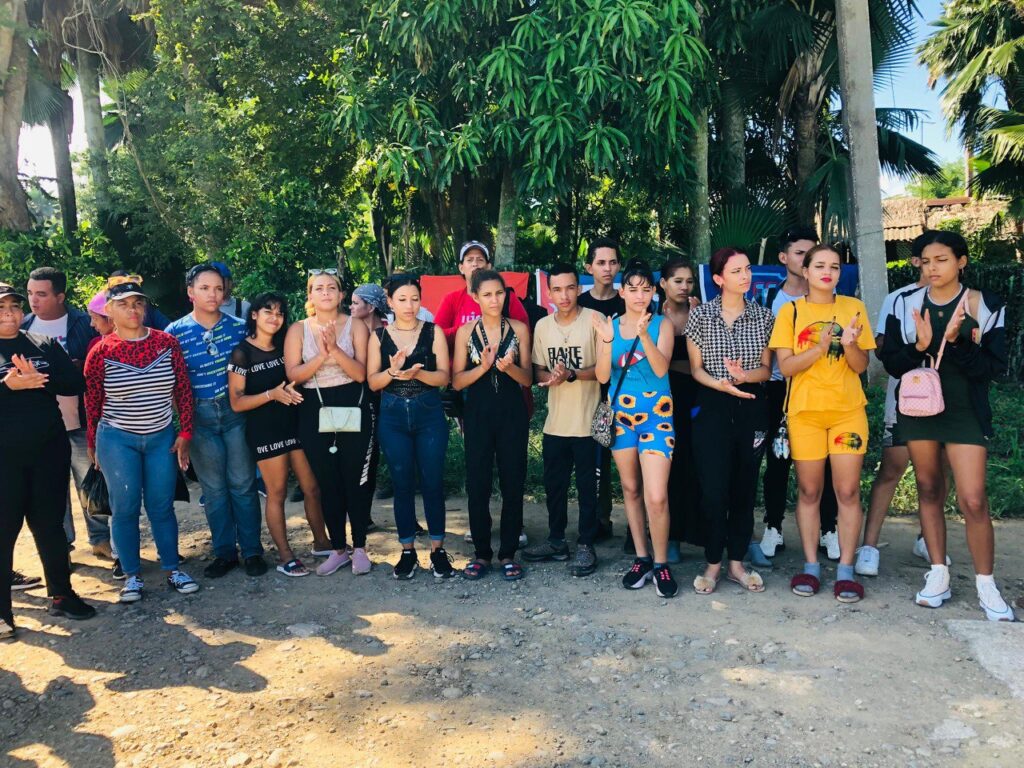 Realizan jóvenes militantes trabajo voluntario en la Empresa Azucarera Arquímedes Colina (+fotos)