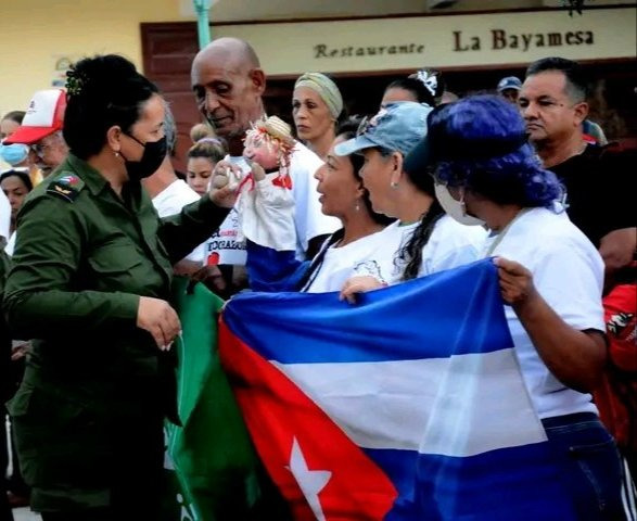 Abanderan en Granma  brigada artística que trabajará en San Antonio del Sur
