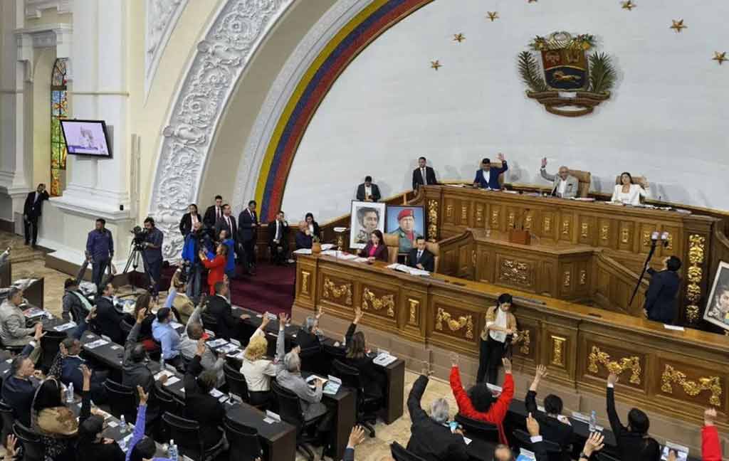 Parlamento de Venezuela presenta Ley Libertador Simón Bolívar