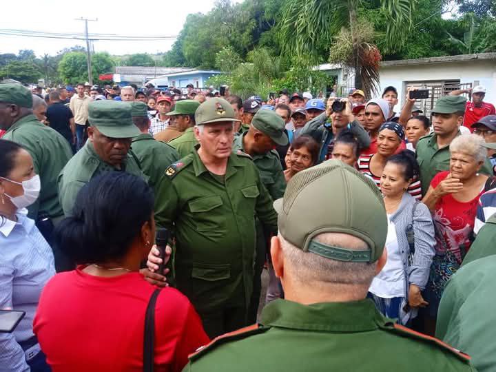 Visita Díaz-Canel el municipio granmense Pilón