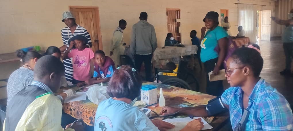 Médicos de Cuba en Zimbabwe ofrecen feria de salud en Chitungwiza (+Fotos)