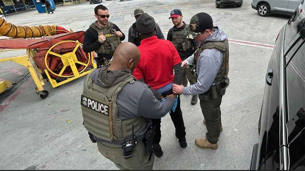 Casi mil arrestos de inmigrantes en un día en EEUU