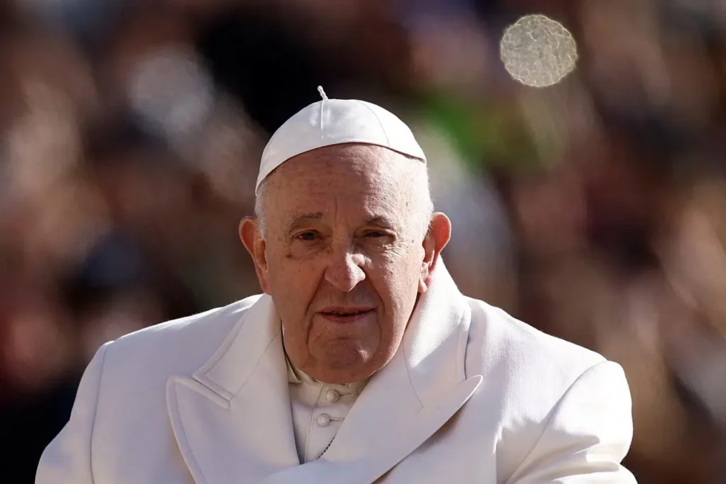 Papa Francisco responde al tratamiento médico