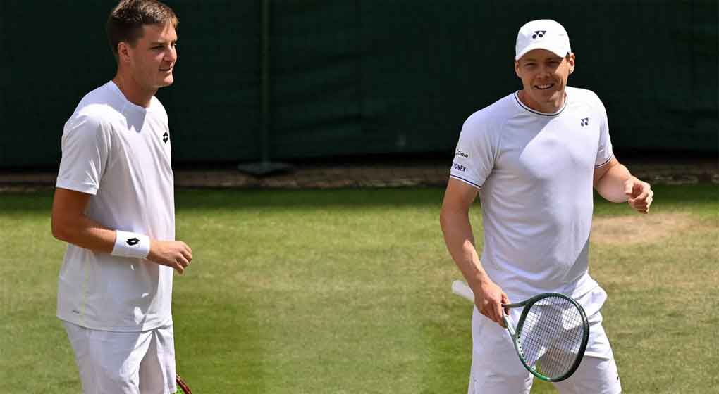 Definidos finalistas en dobles de torneo de tenis en Dubái