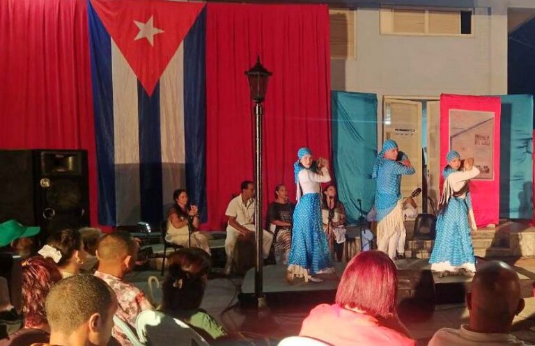 Centenario de soberanía: velada inolvidable en Nueva Gerona (+ Fotos)