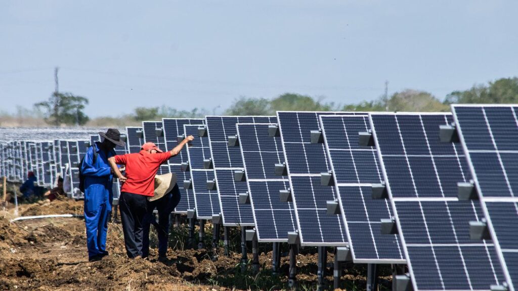 Parque Solar Fotovoltaico La Sabana a un 92 por ciento de su ejecución total ( + audio, vídeo y fotos)