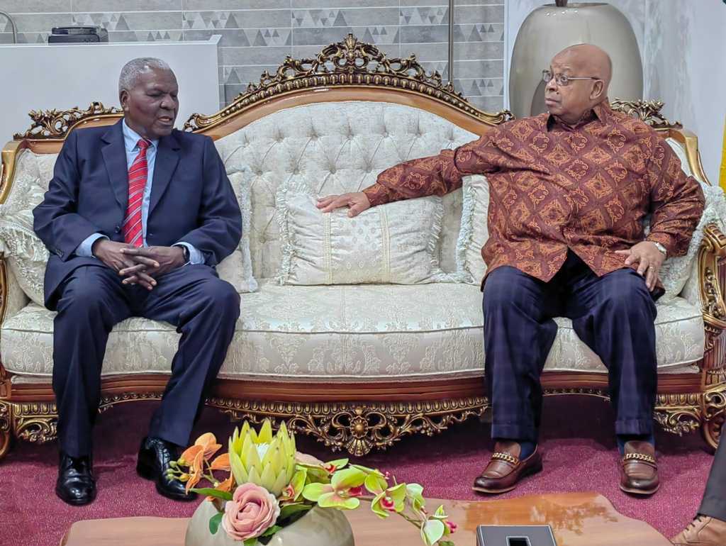 Líder del Parlamento de Cuba llega en visita oficial a Zimbabwe (+Fotos)