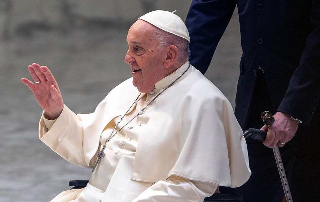 Salud del Papa Francisco mejoró y cesó el pronóstico médico reservado