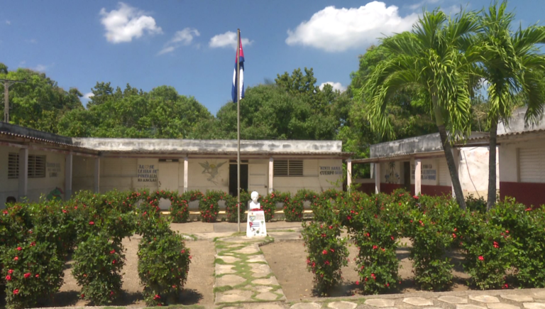 Secundaria básica Josué País, busca alternativas para mantener cobertura docente.