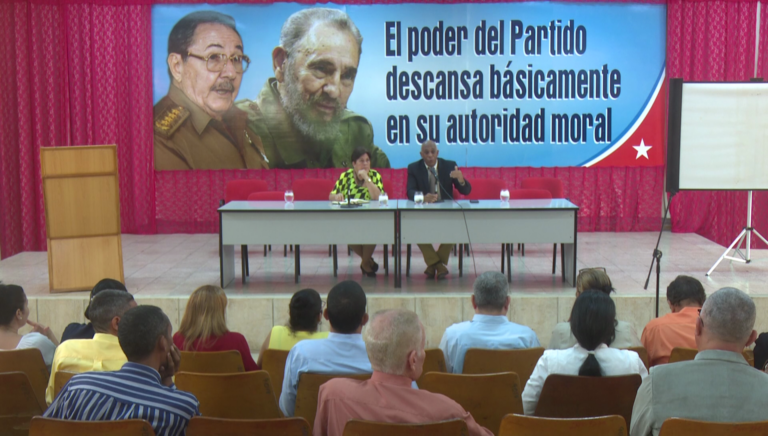 Debaten sobre impacto de la formación de doctores en ciencias