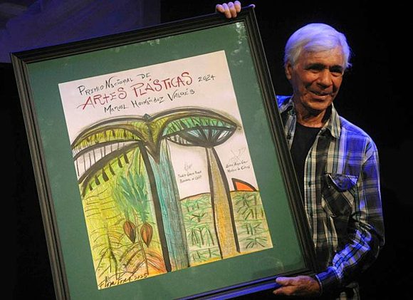 Manuel Hernández recibe el Premio Nacional de Artes Plásticas 2024