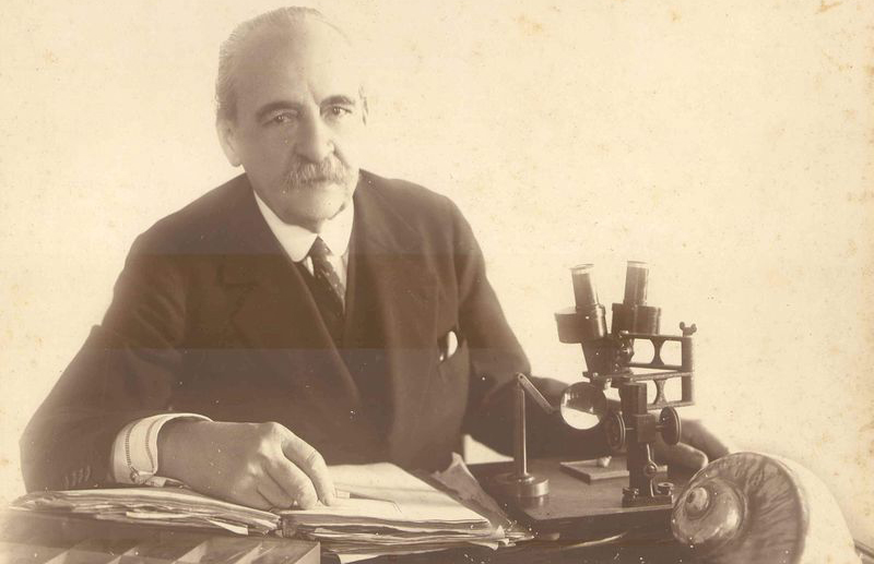 Oda al científico Carlos de la Torre en su onomástico 167