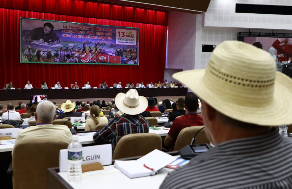 Con ímpetus renovados sesiona congreso campesino (+ Fotos)