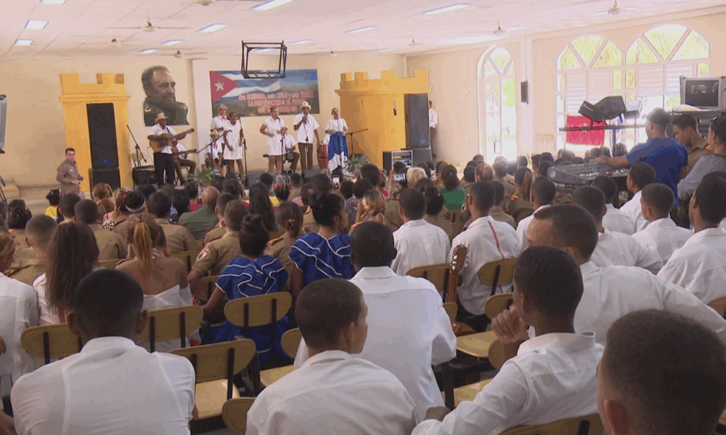 Desarrollan en Bayamo II Encuentro Nacional de Grupos típicos de las escuelas militares Camilo Cienfuegos