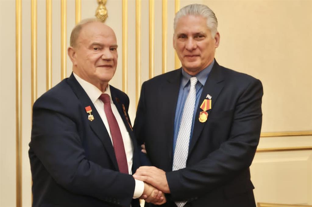 Comunistas rusos otorgan a presidente de Cuba medalla 80 aniversario (+Fotos)