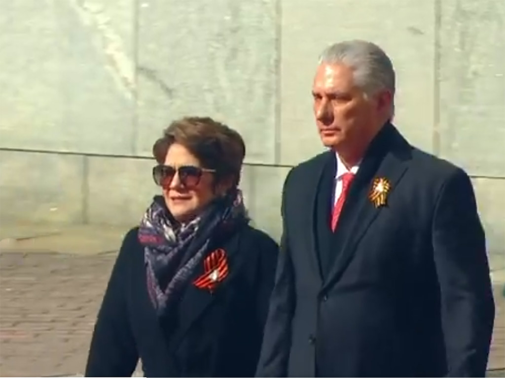 Presidente de Cuba asiste al desfile de la Victoria en Moscú