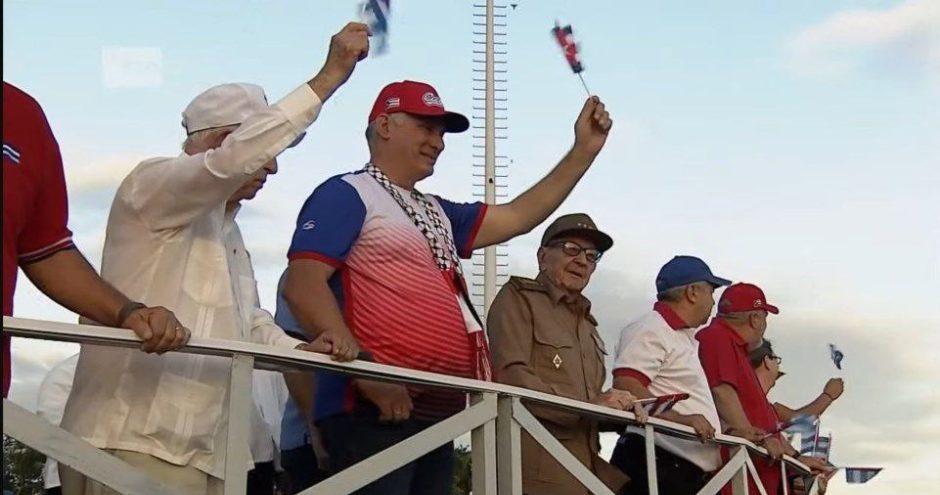 Presiden Raúl y Díaz-Canel marcha  por el 1 de Mayo, en Cuba