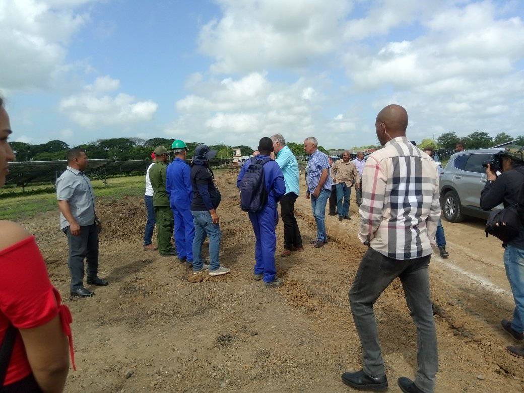 Mandatario cubano y comitiva que lo acompaña visitó Parque Solar Fotovoltaico “Camilo Cienfuegos”.