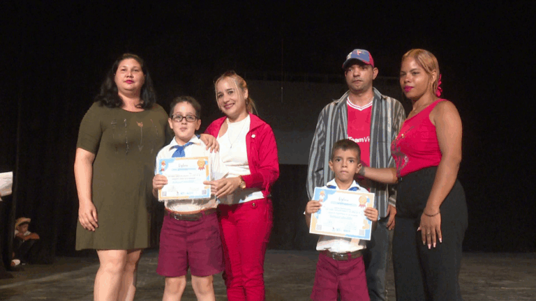 Realizan en Bayamo premiación de concursos de conocimientos en la enseñanza primaria