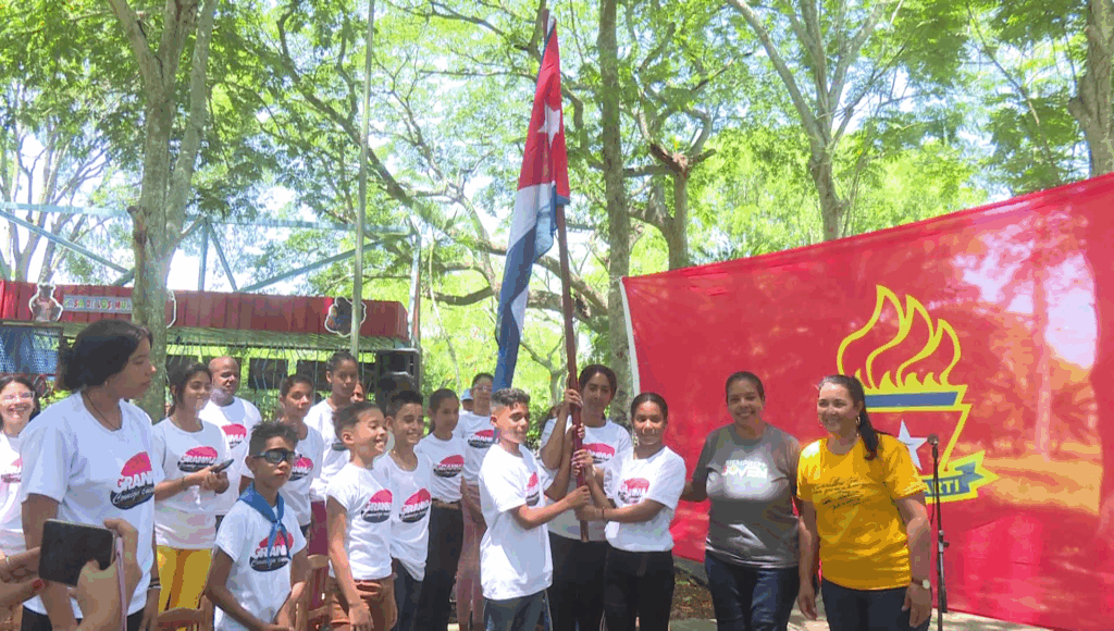 Abanderan en Granma a delegación al Sexto Congreso de la Organización de Pioneros José Martí
