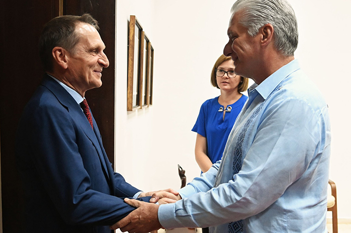 Presidente cubano recibe a director de Inteligencia ruso