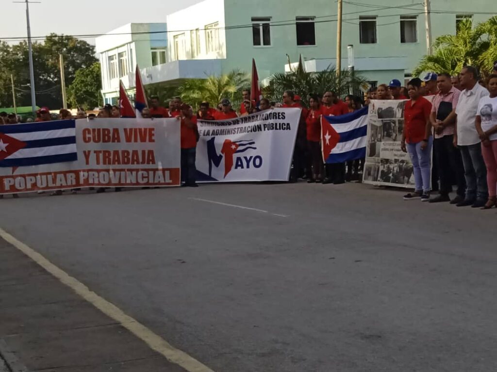 Reconocen en Granma a trabajadores de la administración pública
