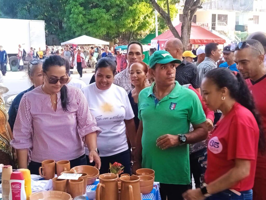Acontecen en Granma Ferias Comerciales como saludo al aniversario 72 del Día de la Rebeldía Nacional