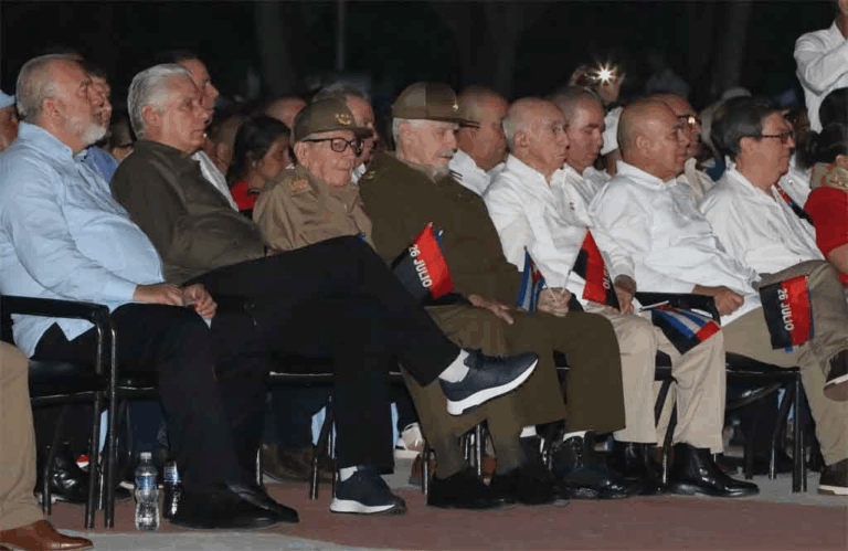 Lidera Raúl Castro conmemoración del Día de la Rebeldía en Cuba